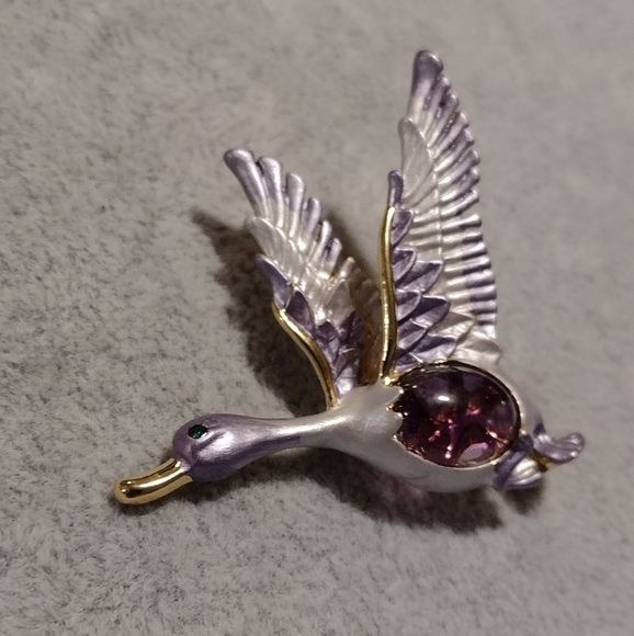 Vtg. 80s-90s Amethyst Canadian Goose Brooch, Satin Silver Tone - Picture 3 of 14